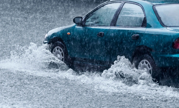 安庆市汽车救援提示汽车进水的预防和处理