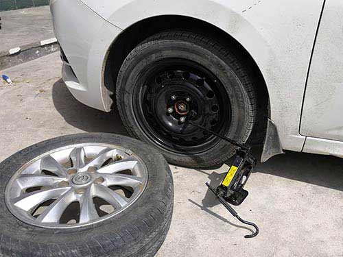 郊区轮胎充气救援