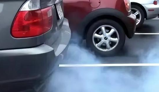 银川市汽车救援提示注意汽车尾气冒蓝烟